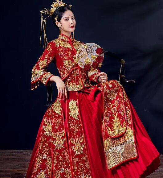 秀禾服：中式清代婚礼新娘礼服的一种